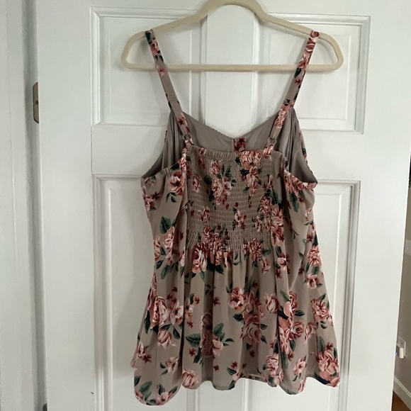 Torrid floral tank top - Picture 2 of 2
